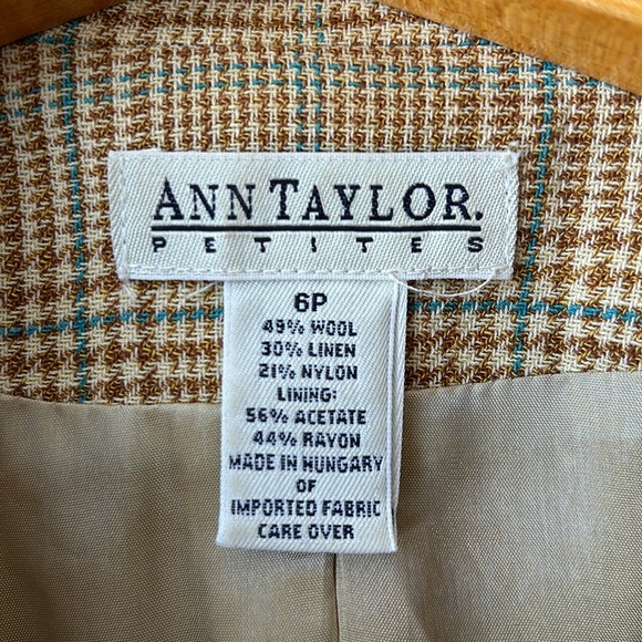 Ann Taylor Petites suit blazer for business. Size 6 - Picture 3 of 6